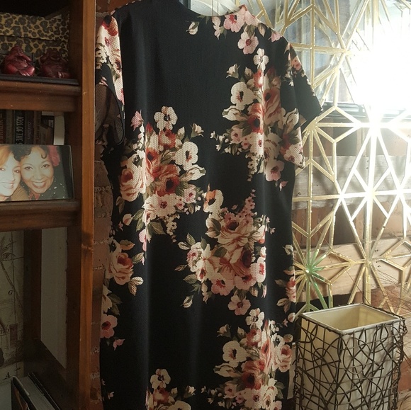 Gently worn floral mini dress w/ back keyhole - Picture 3 of 3